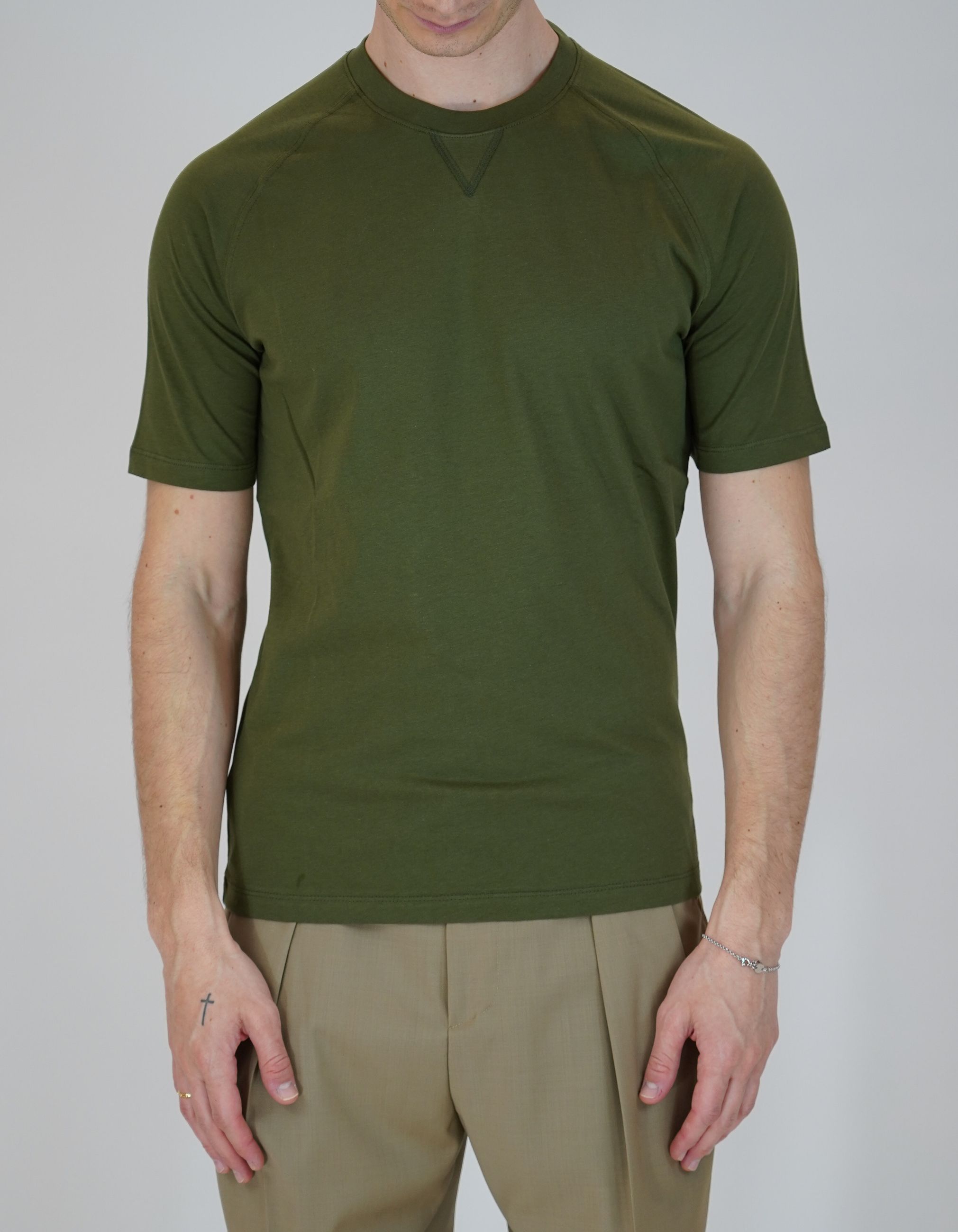 T-Shirt Girocollo in Cotone con Manica Raglan e Dettaglio Triangolo