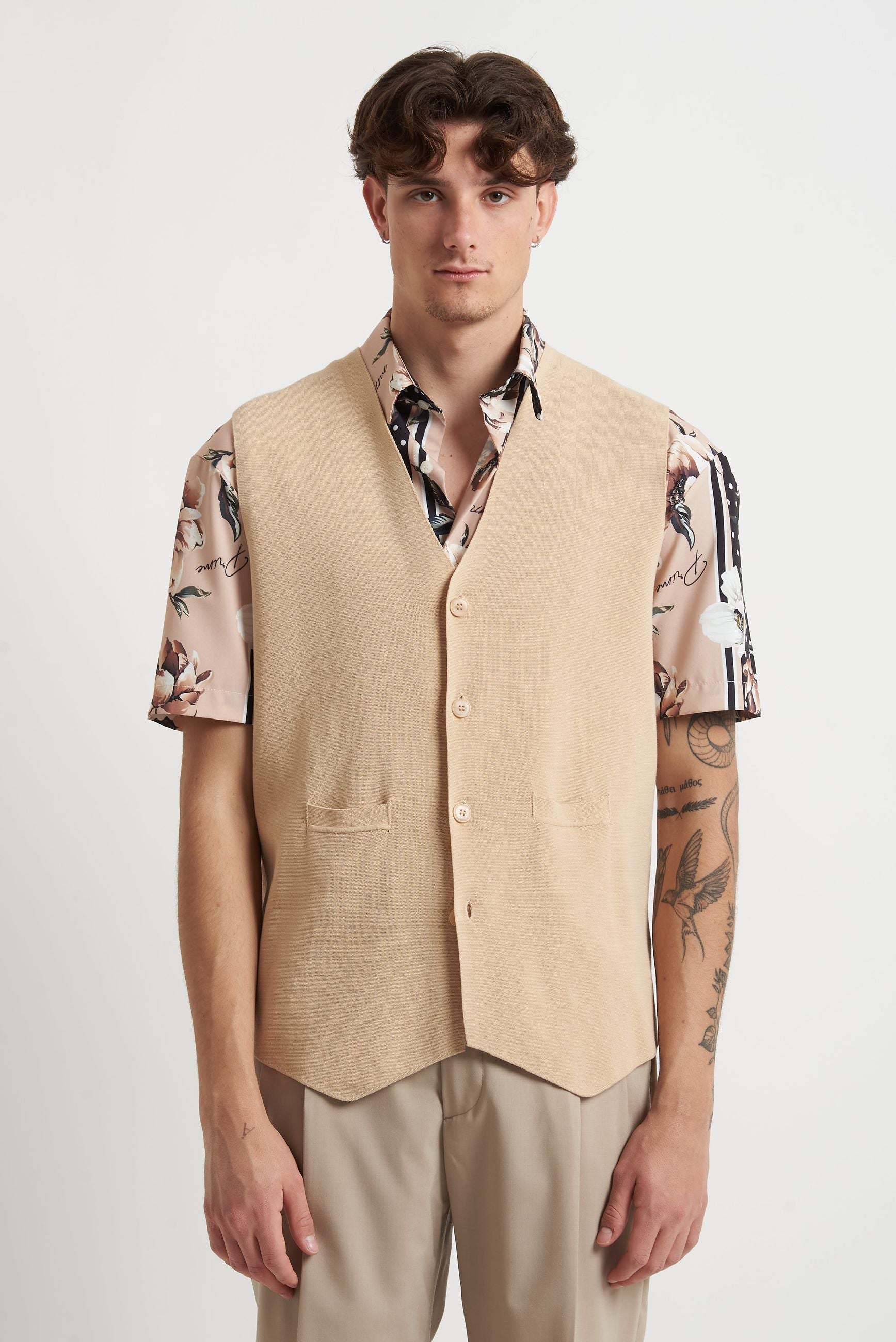Gilet in Maglia con Collo a V Tasche Frontali e 4 Bottoni