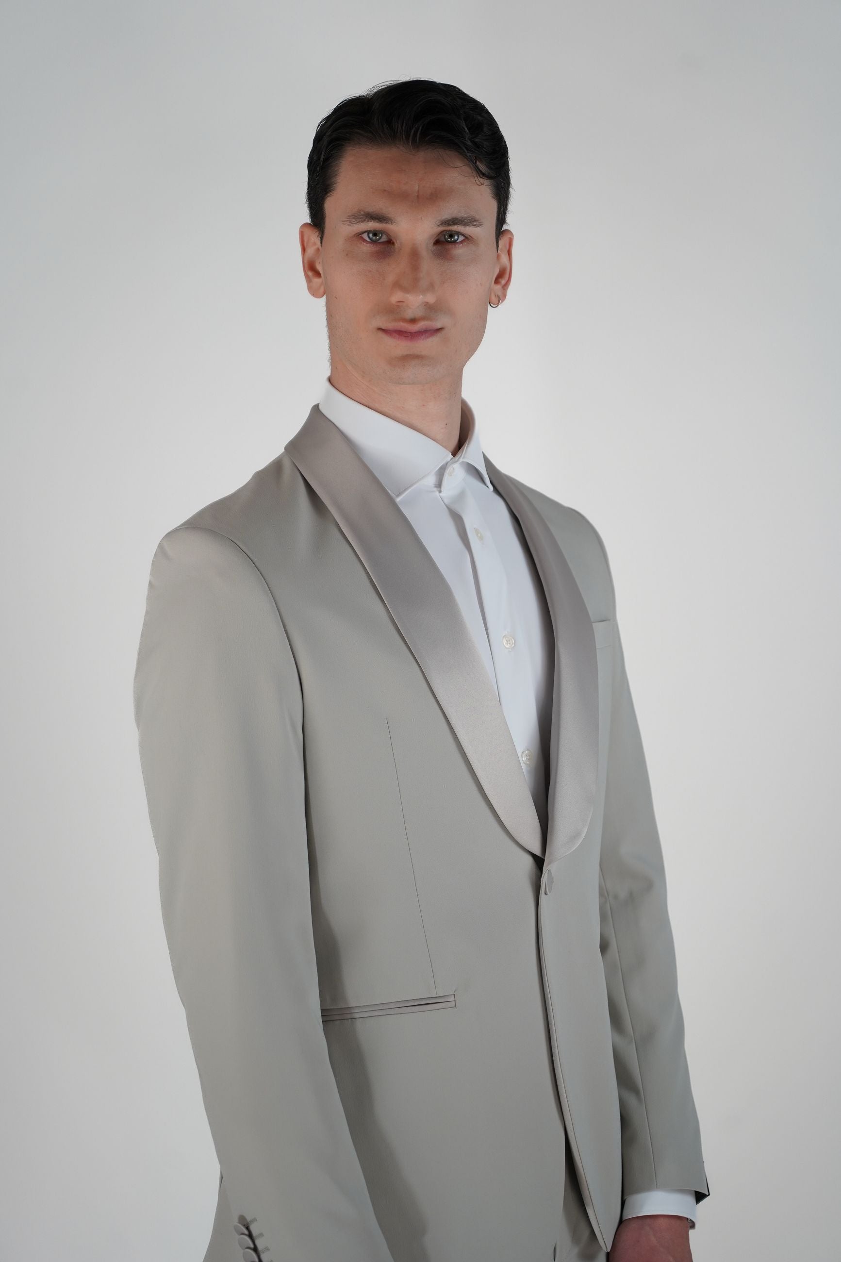 Smoking Drop 8 con Rever a Scialle in Raso e Finiture Sartoriali AMF