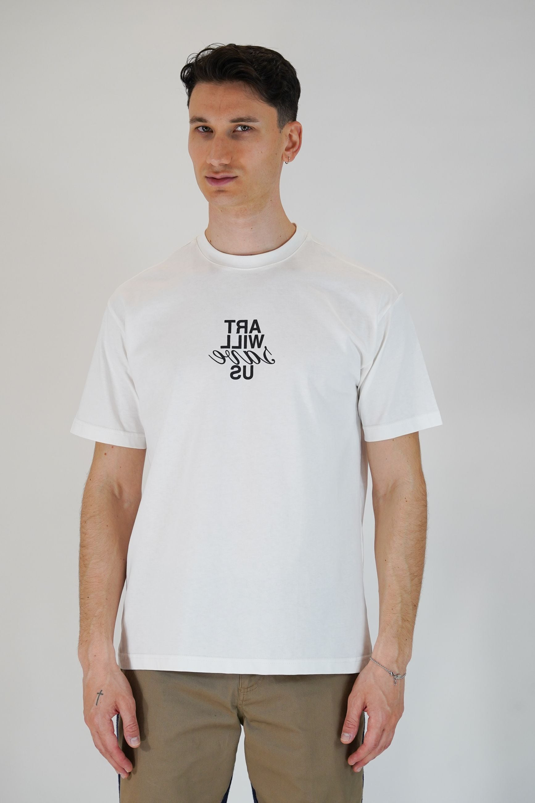 T-Shirt in Cotone con Stampa Centrale Frontale e Stampe Multiple sulle Spalle Posteriori