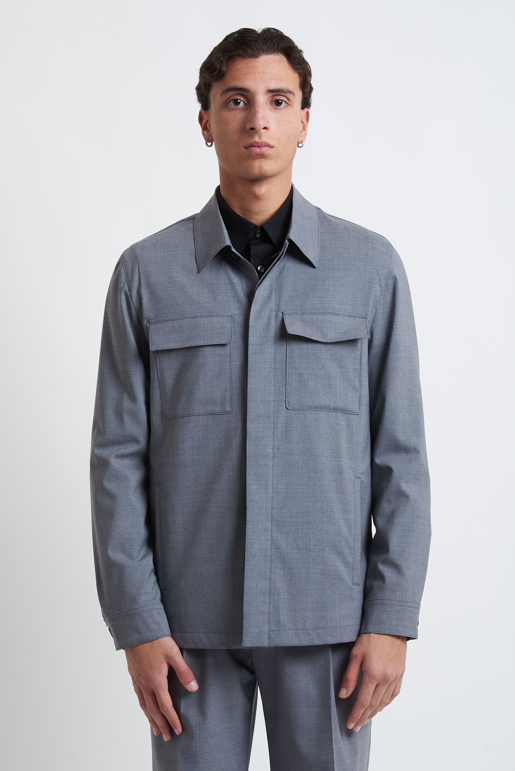 Overshirt Sfoderata in Lana Stretch con Chiusura a Bottoni e Tasche Frontali