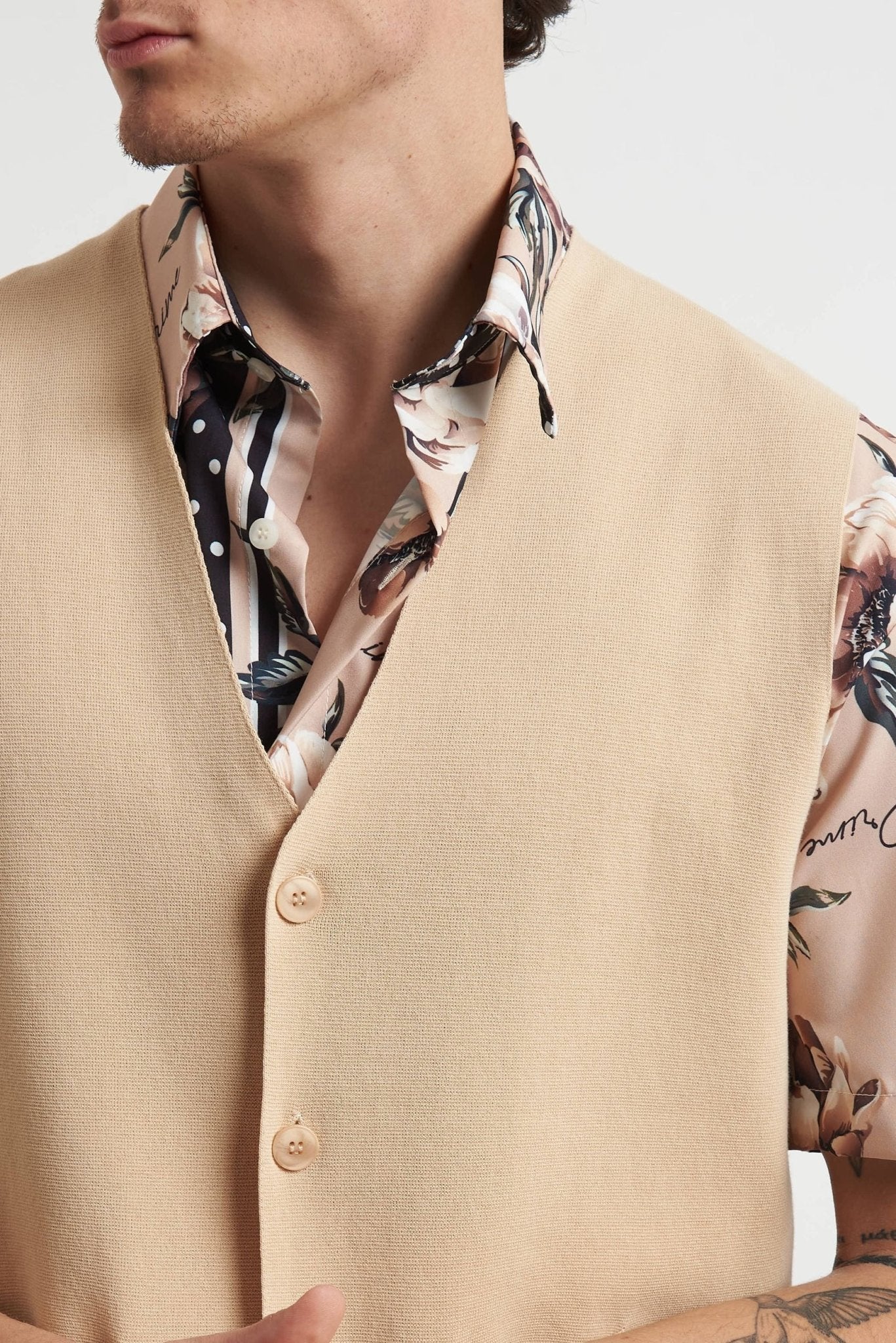 Gilet in Maglia con Collo a V Tasche Frontali e 4 Bottoni - De Matteo Uomo