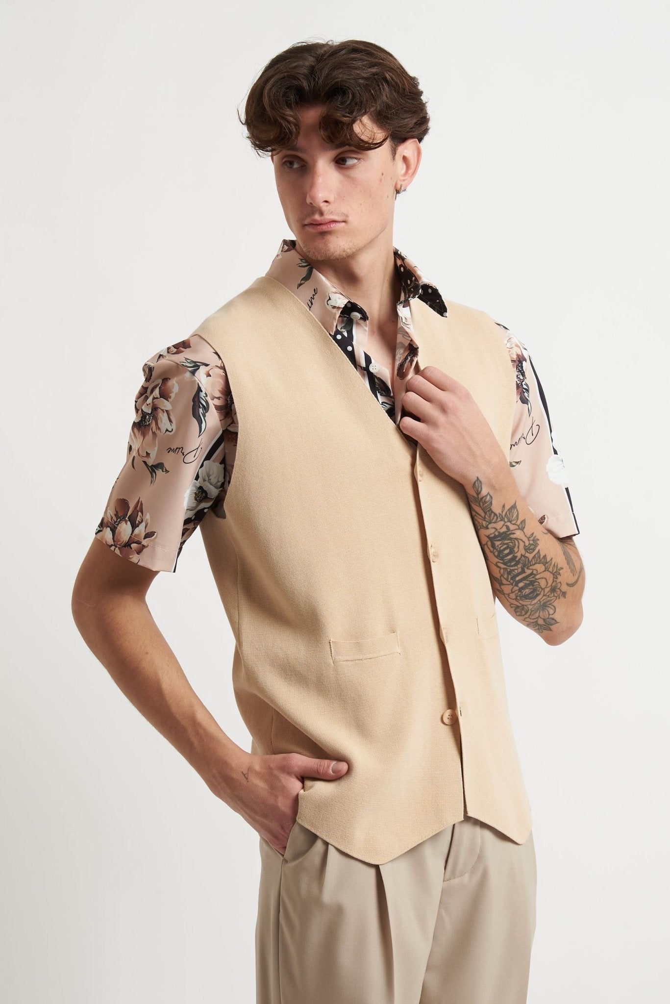 Gilet in Maglia con Collo a V Tasche Frontali e 4 Bottoni - De Matteo Uomo