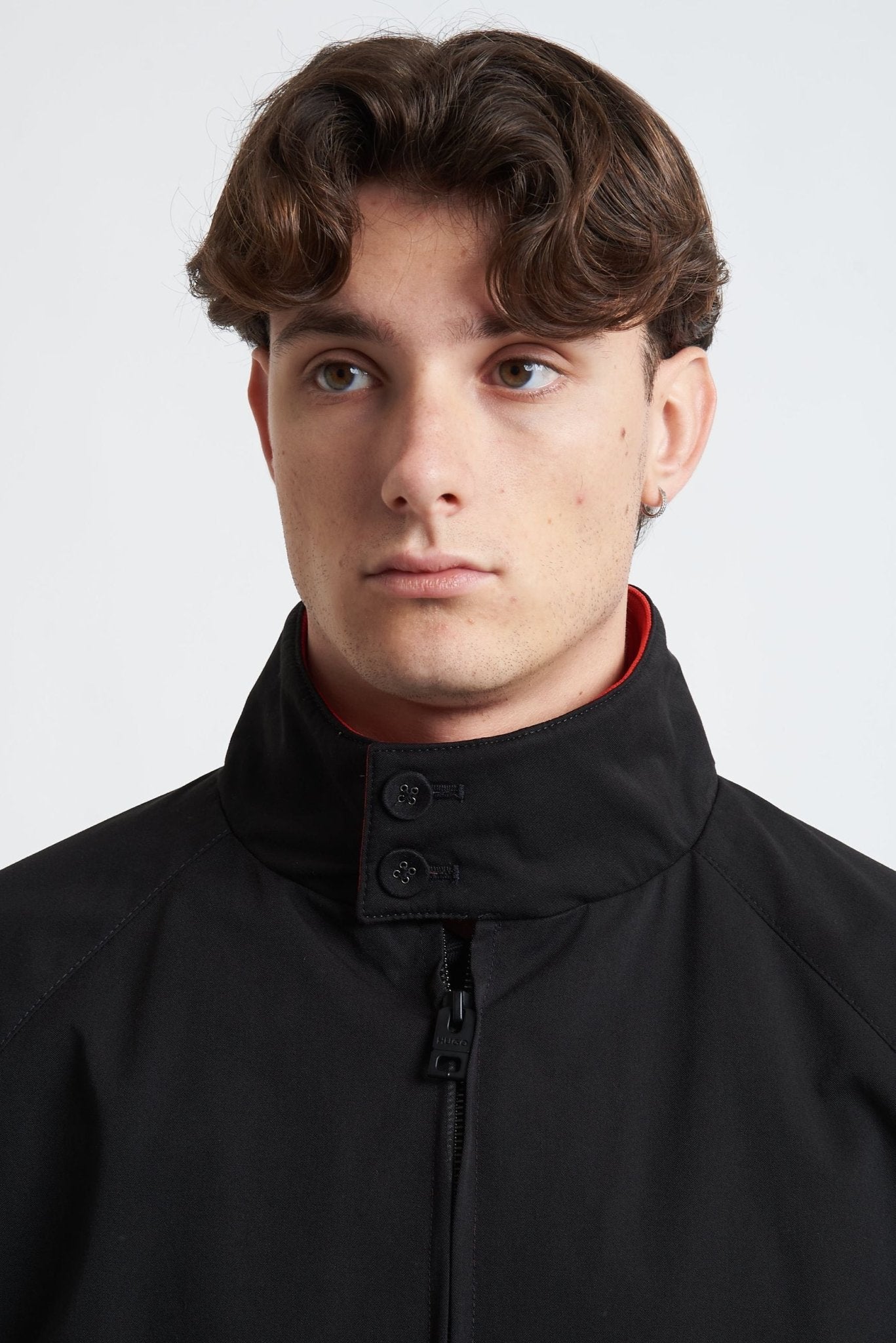 Giubbino Nero con Chiusura a Cerniera, Fodera Rossa e Dettagli HUGO - De Matteo Uomo