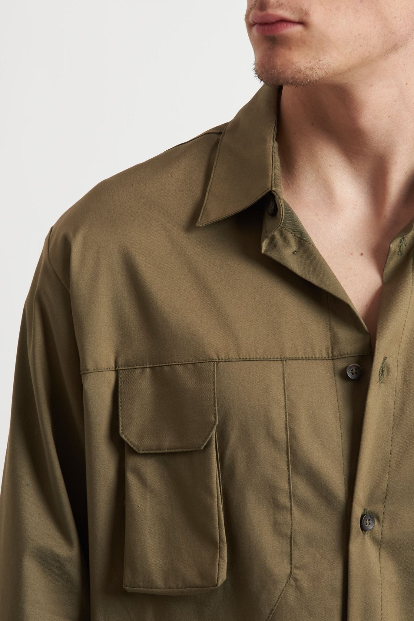 Overshirt con Chiusura a Bottoni, Collo Camicia e Tasche Funzionali - De Matteo Uomo