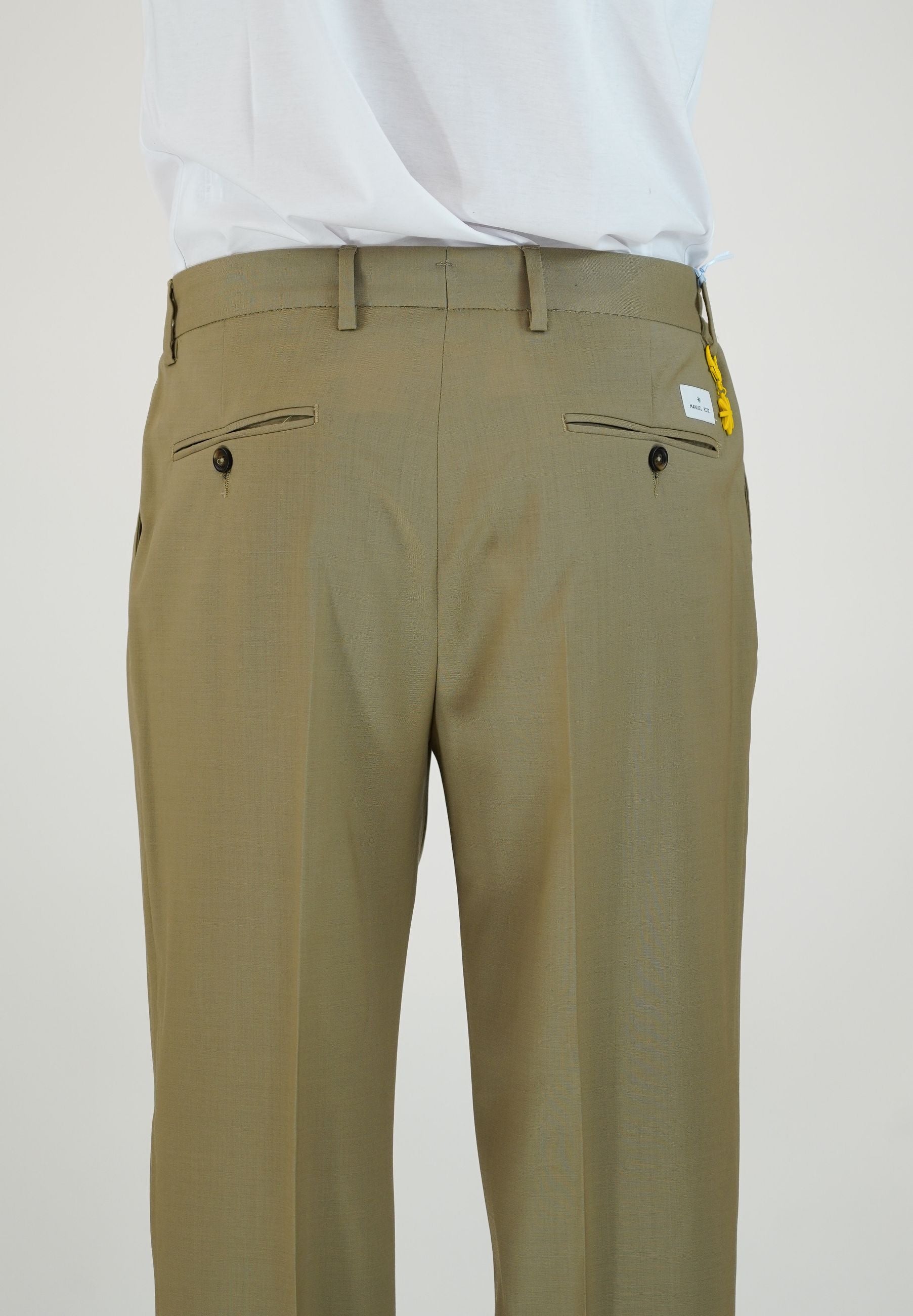 Pantalone Baggy Fit in Lana Stretch con Doppia Pinces e Tasche Posteriori