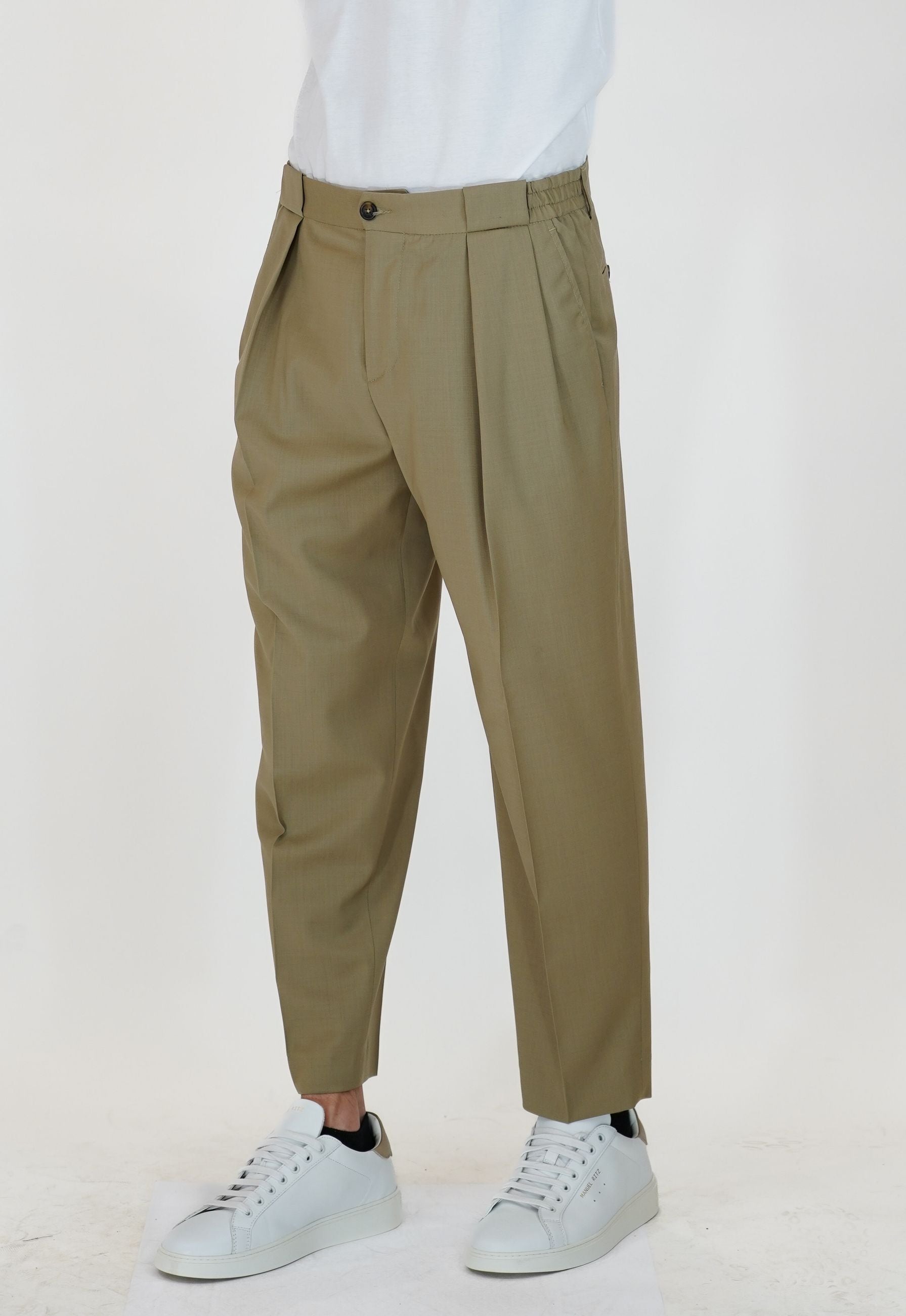 Pantalone Baggy Fit in Lana Stretch con Doppia Pinces e Tasche Posteriori