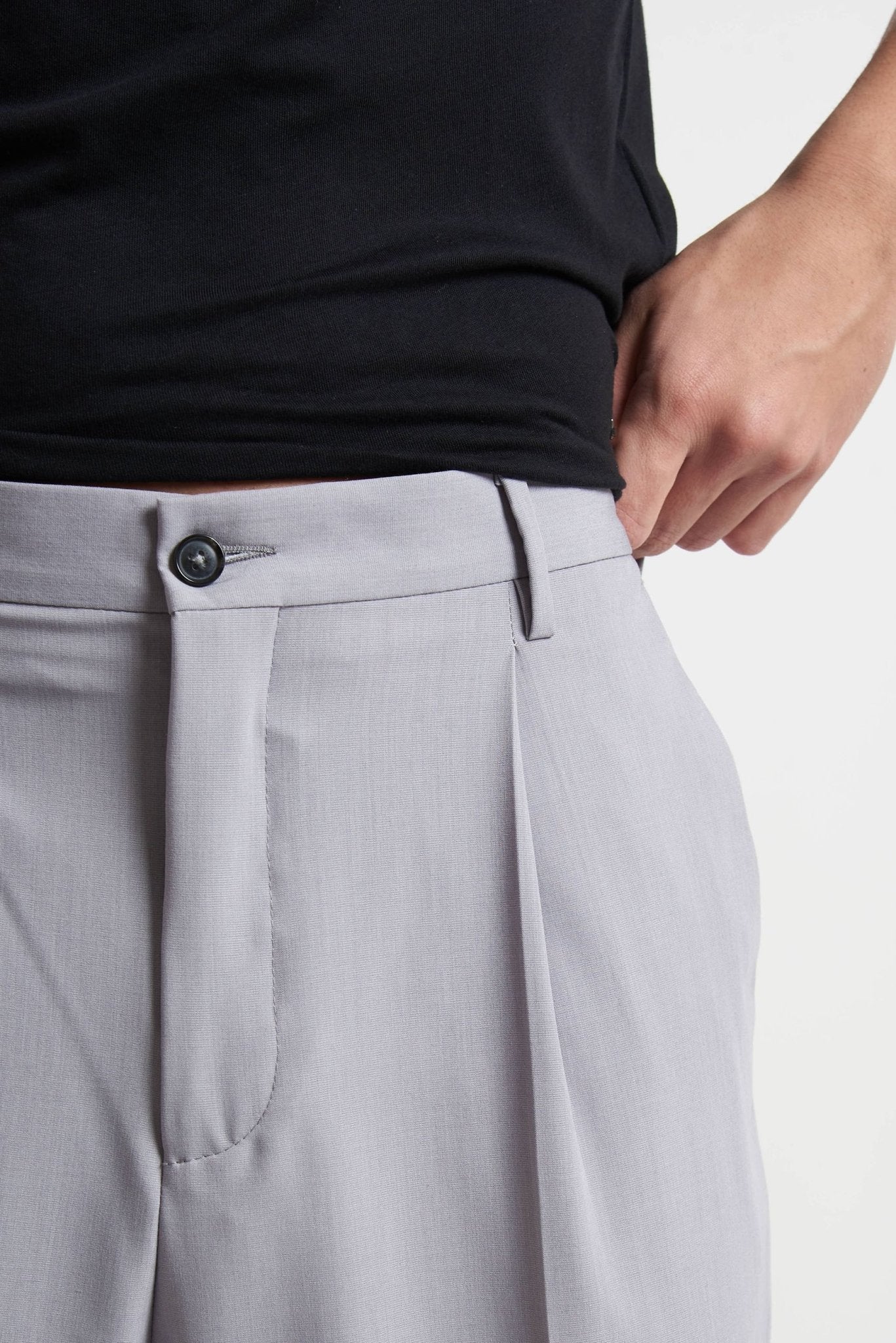 Pantalone con Pence, Tasche America e Risvoltino Cucito in Poliestere e Viscosa - De Matteo Uomo