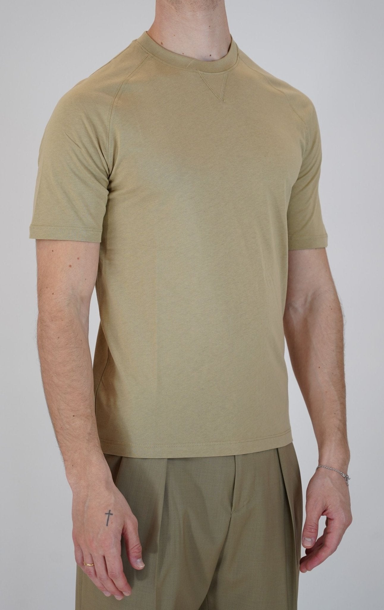 T-Shirt Girocollo in Cotone con Manica Raglan e Dettaglio Triangolo - De Matteo Uomo