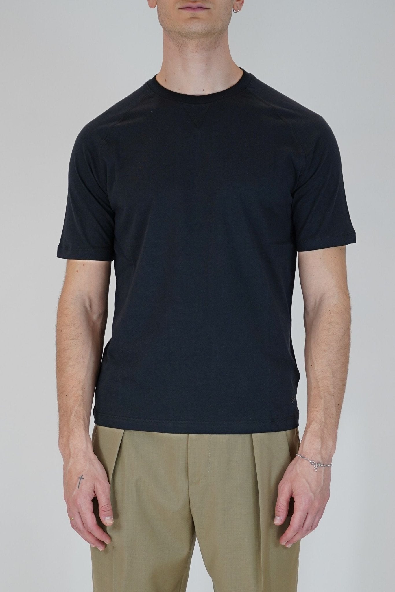 T-Shirt Girocollo in Cotone con Manica Raglan e Dettaglio Triangolo - De Matteo Uomo