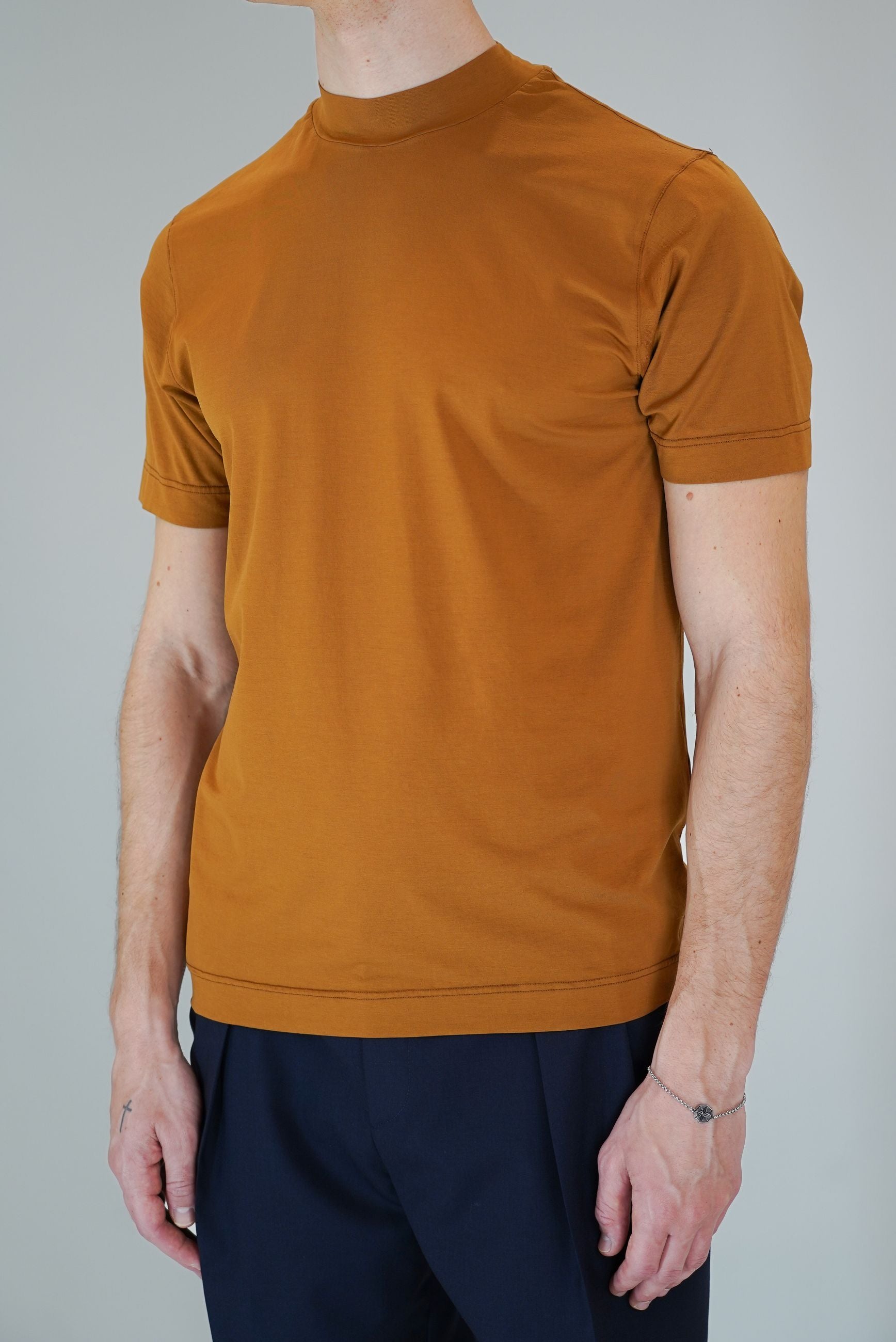 T-Shirt Basic in Cotone con Collo Rialzato