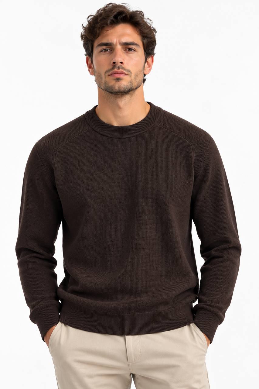 Jersey de hombre de cuello redondo marrón con mangas raglán