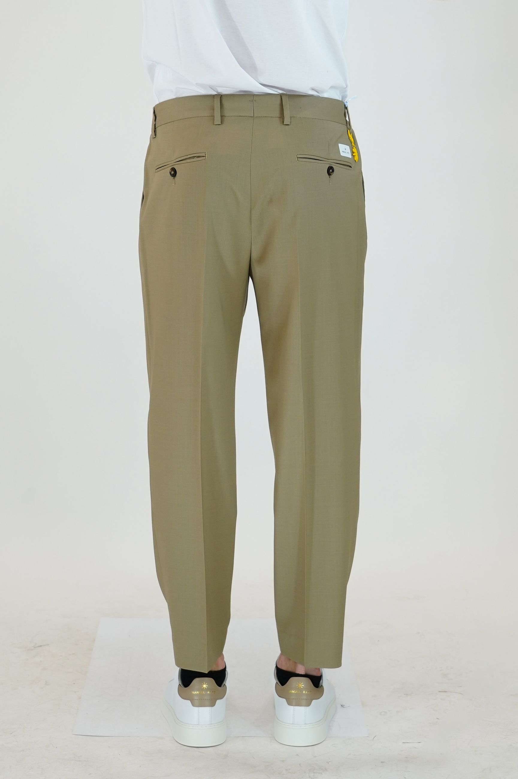 Pantalone Baggy Fit in Lana Stretch con Doppia Pinces e Tasche Posteriori