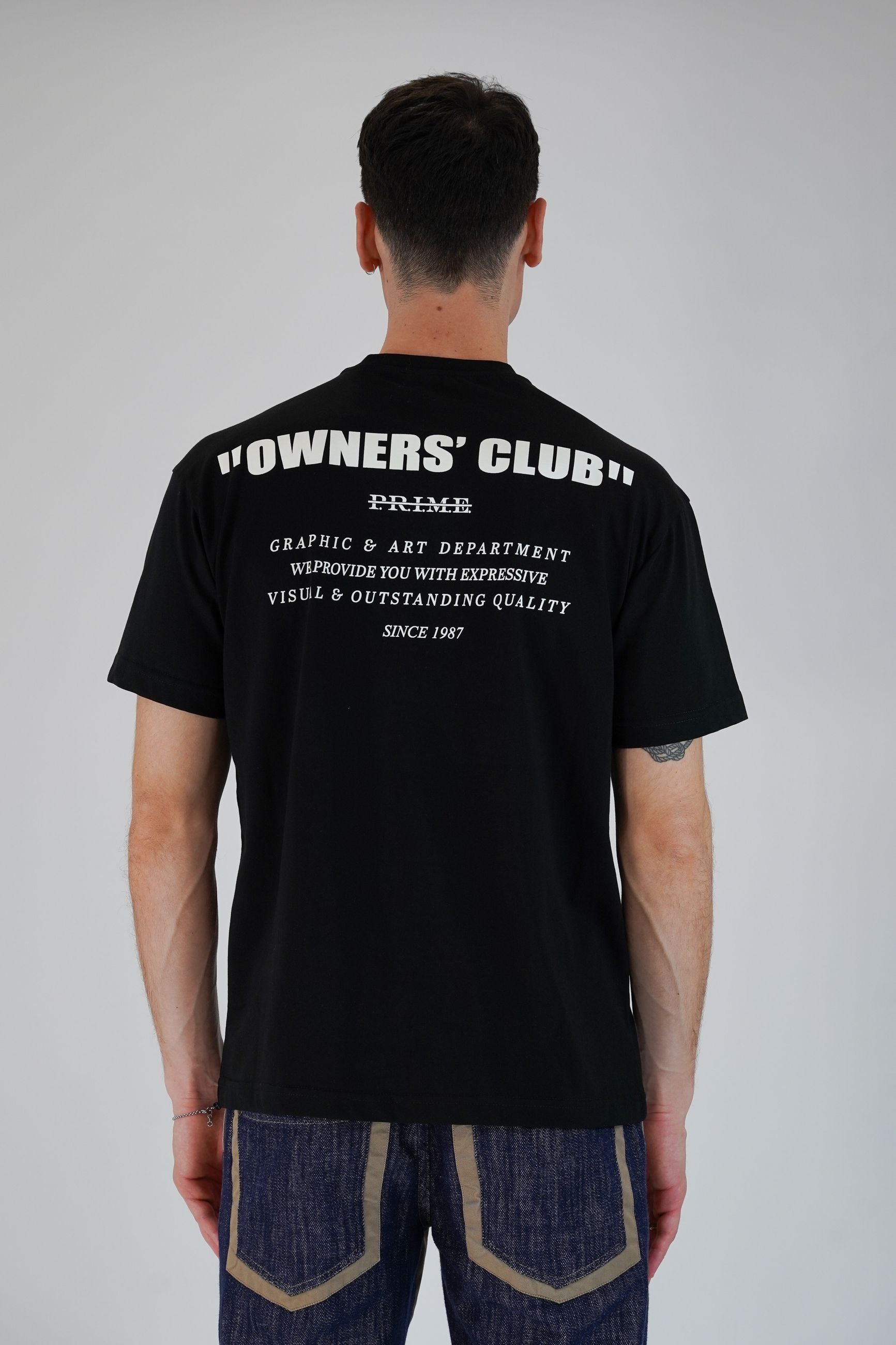 T-Shirt in Cotone con Stampa Frontale sul Petto e Stampe Multiple sul Retro