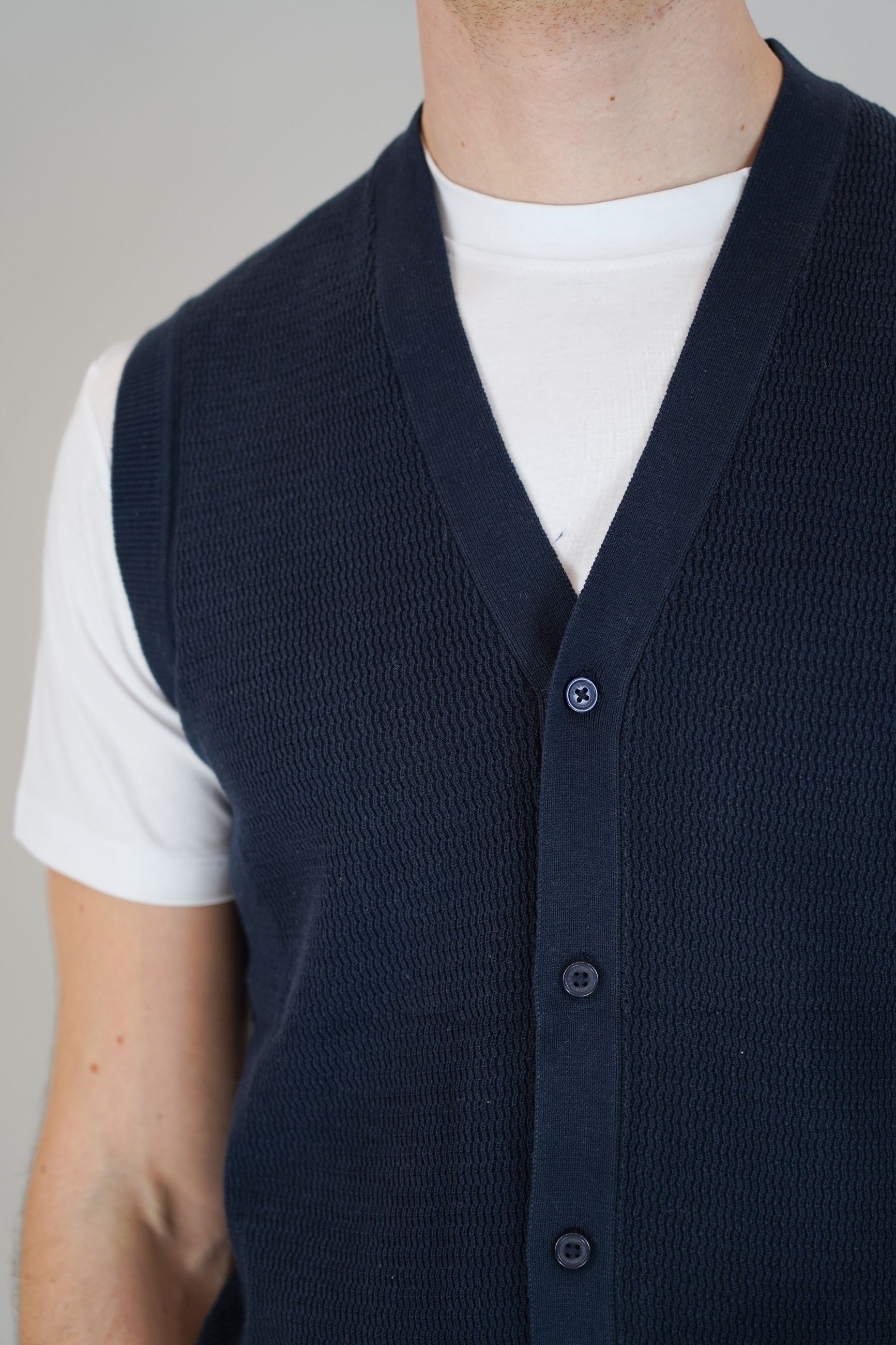 Gilet in Maglia 100% Cotone con Bottoni Collo a V e Trama Onde