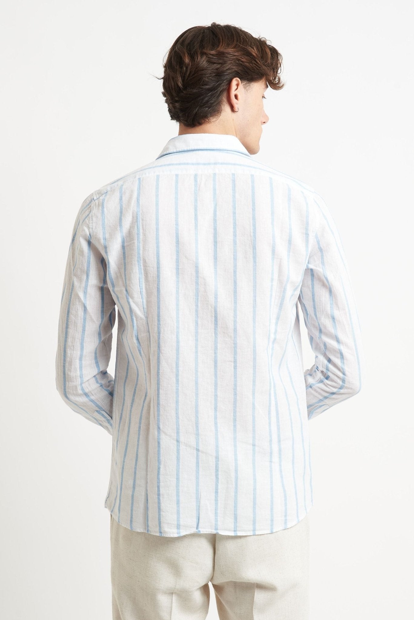 Camicia in Lino Bianco con Riga Celeste Dipinta a Mano - De Matteo Uomo