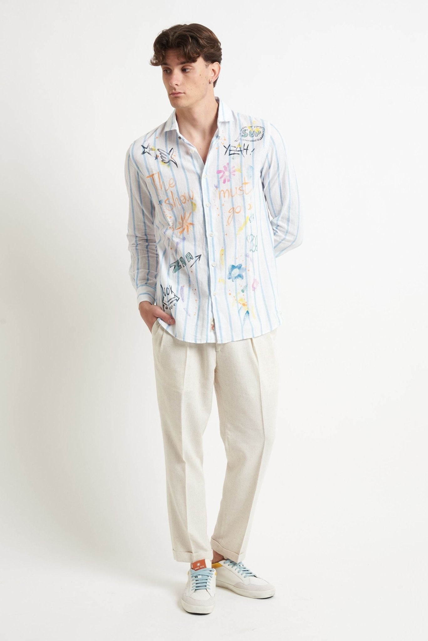 Camicia in Lino Bianco con Riga Celeste Dipinta a Mano - De Matteo Uomo