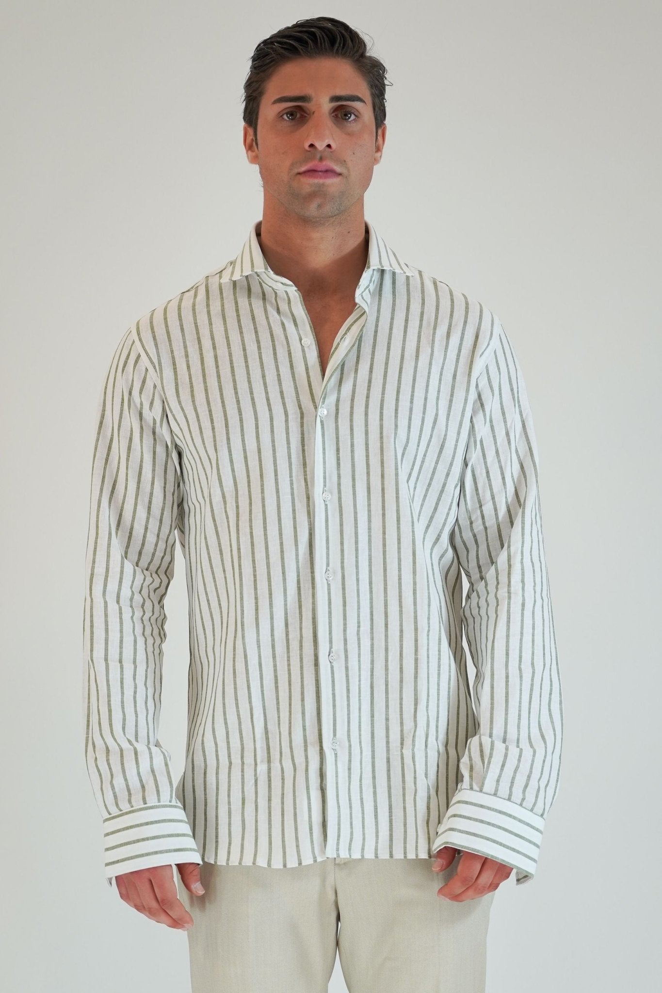Camicia in Lino Rigata Verde Bosco con Collo Mezzo Francese e Riprese sul Retro - De Matteo Uomo