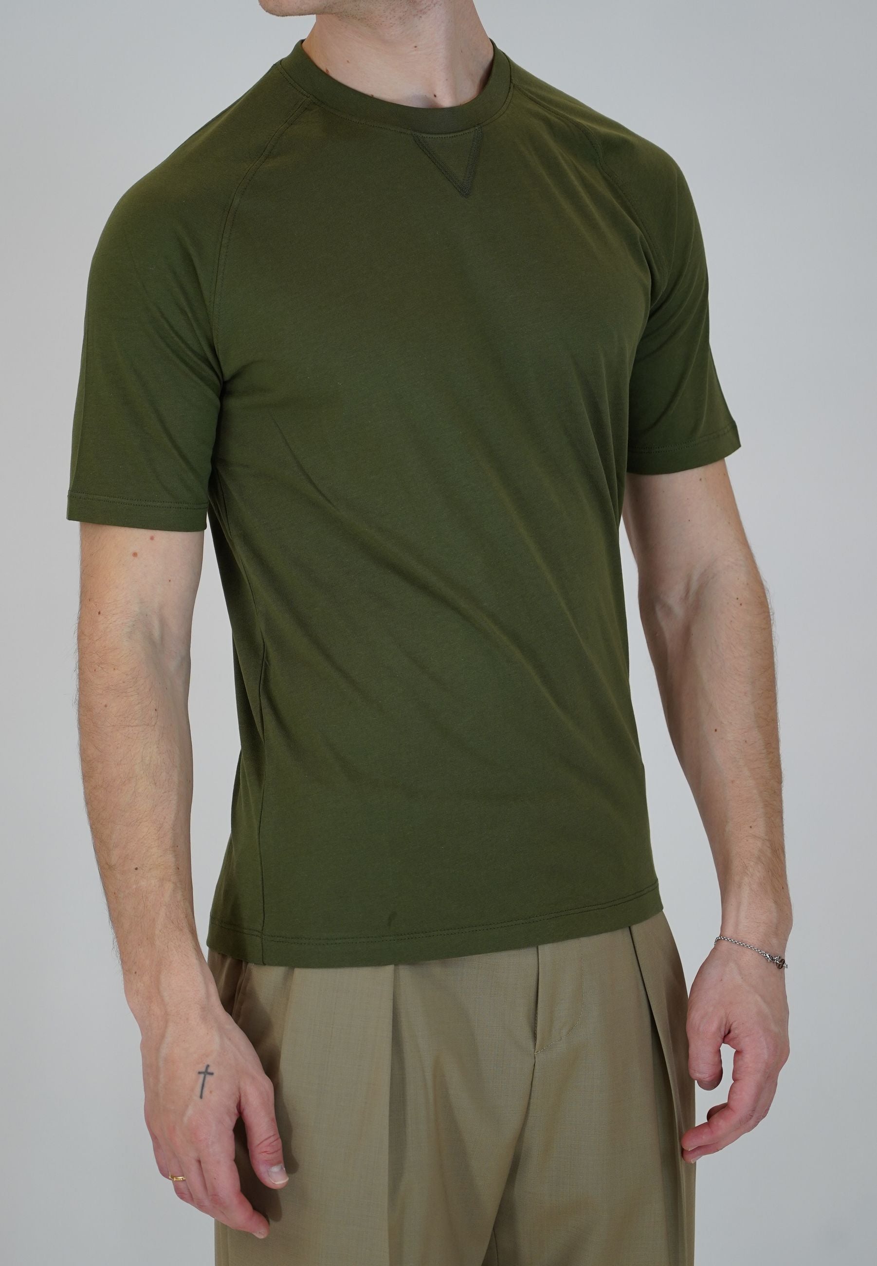 T-Shirt Girocollo in Cotone con Manica Raglan e Dettaglio Triangolo