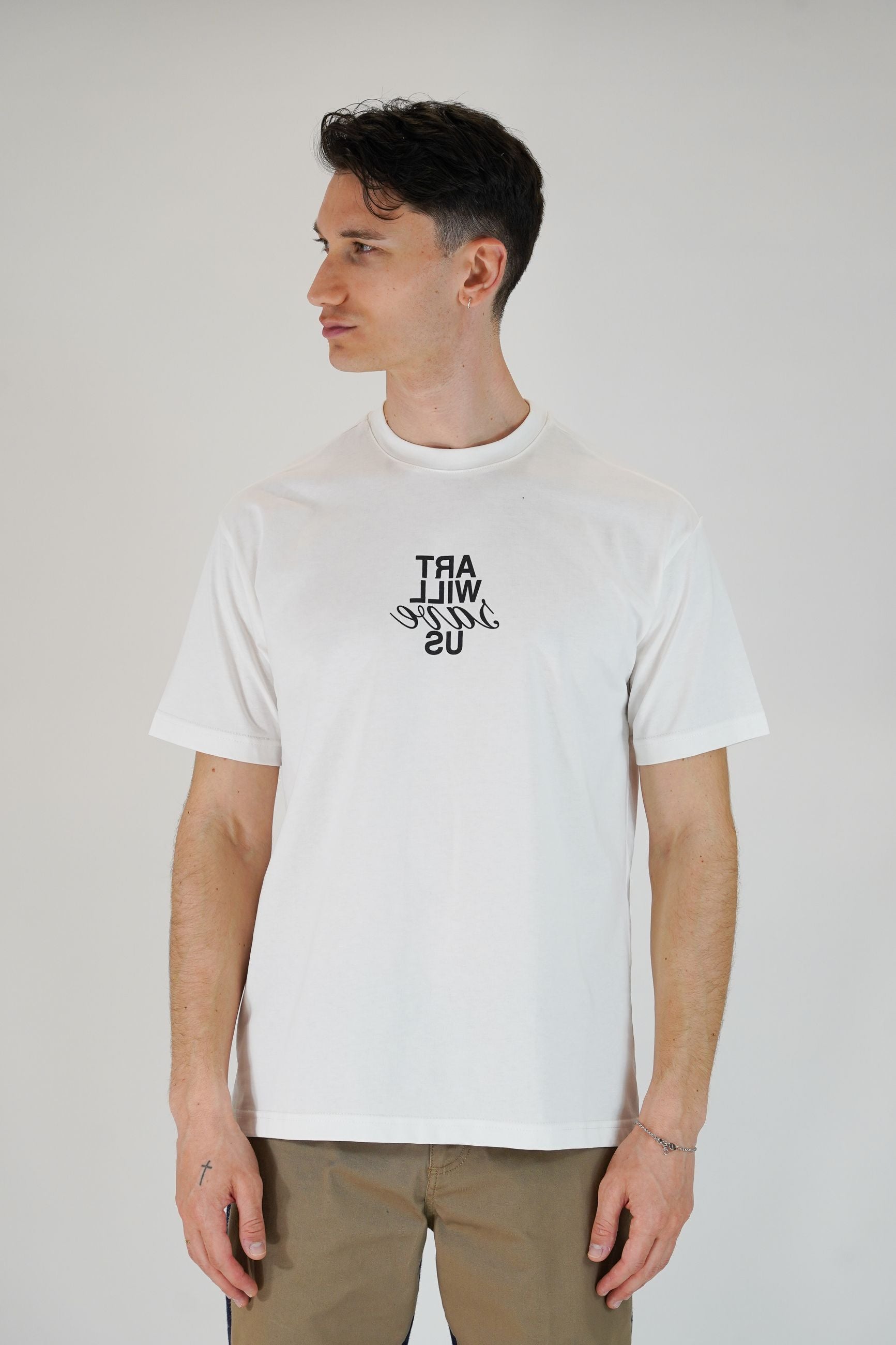 T-Shirt in Cotone con Stampa Centrale Frontale e Stampe Multiple sulle Spalle Posteriori