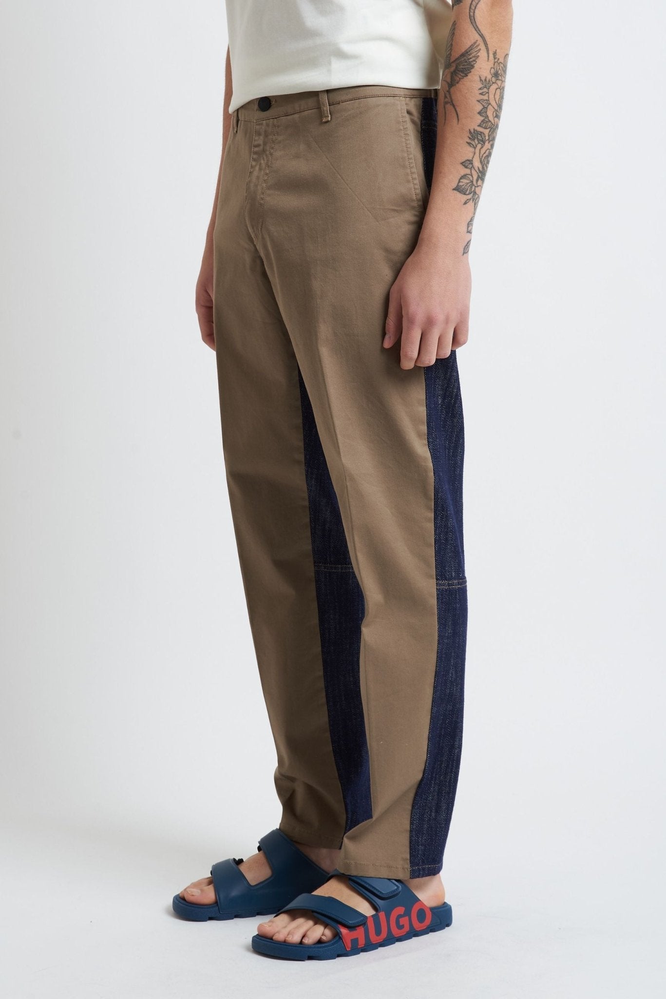 Jeans con Tasca America, Dettaglio Tessuto Beige Frontale ed Elastico in Vita - De Matteo Uomo