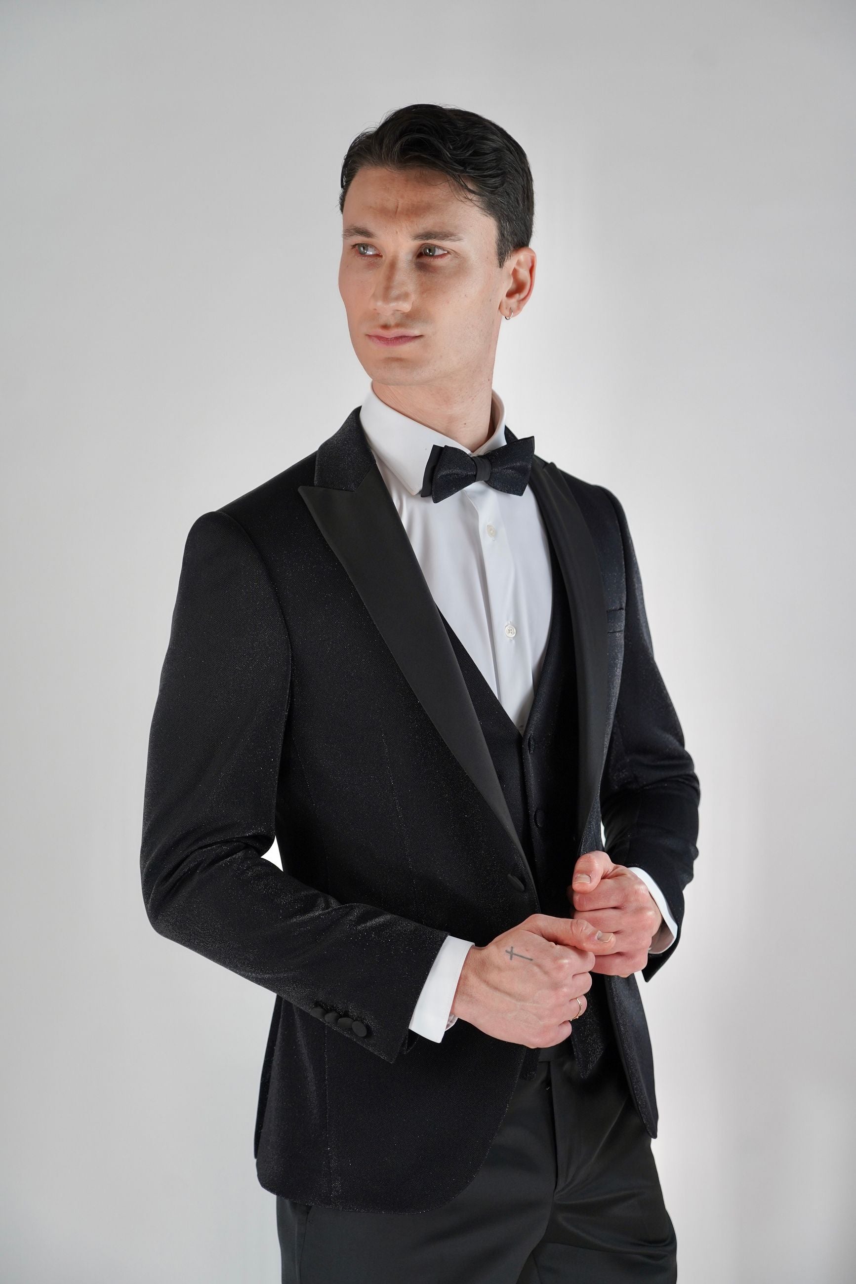 Smoking in Tessuto Elasticizzato Lurex con Rever a Lancia e Panciotto Coordinato