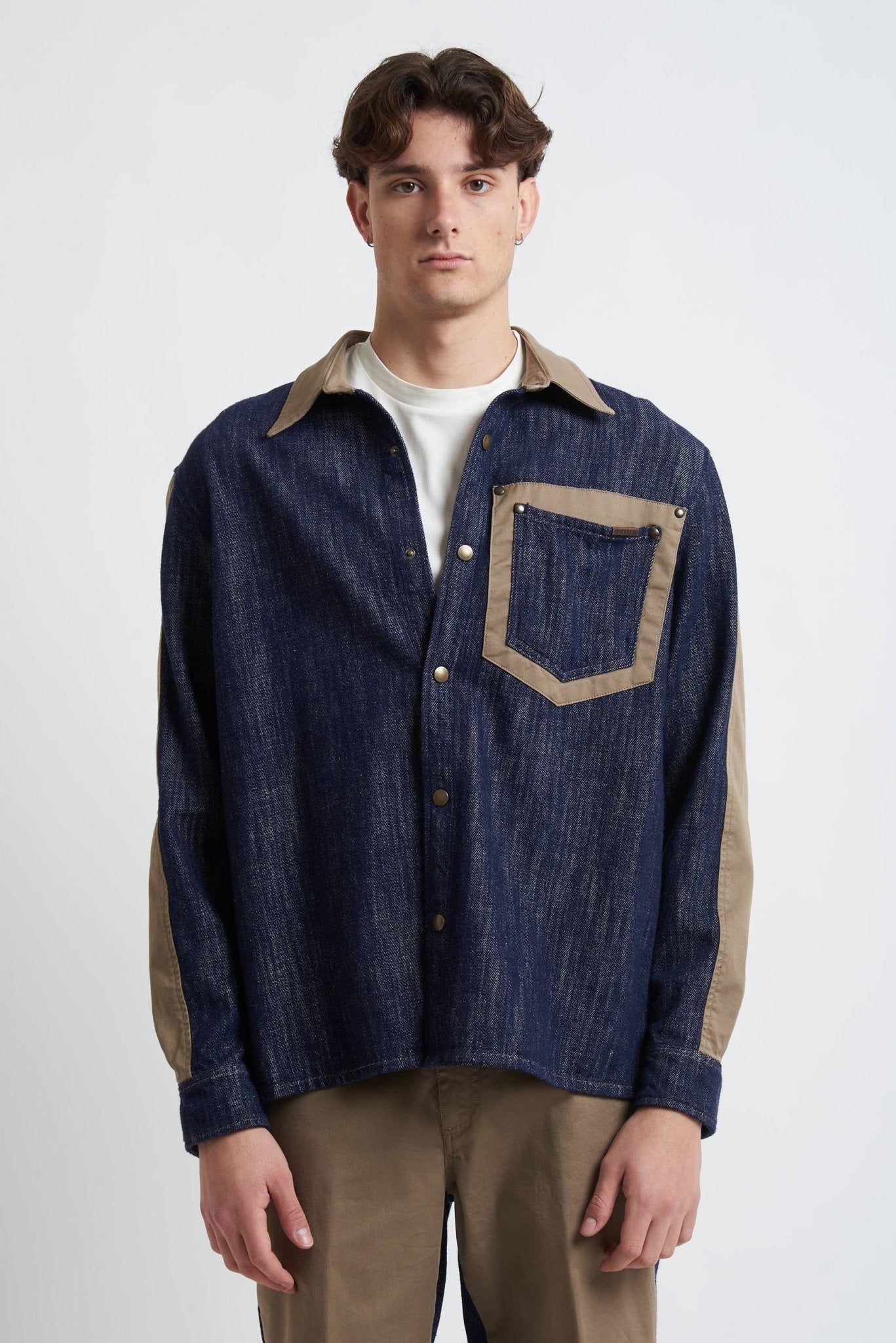 Overshirt in Cotone con Chiusura a Bottoni, Collo Camicia e Dettaglio Bicolore - De Matteo Uomo