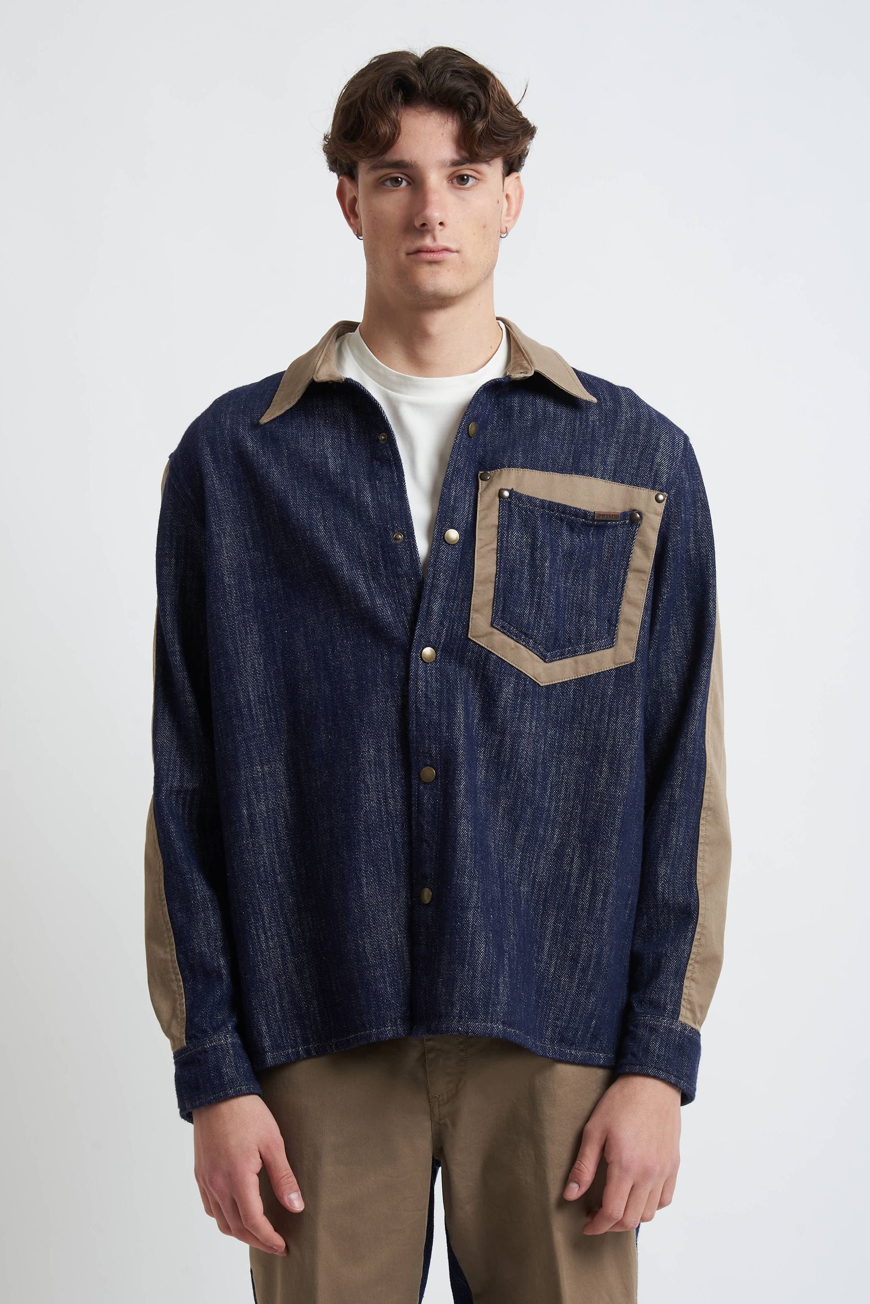 Overshirt in Cotone con Chiusura a Bottoni, Collo Camicia e Dettaglio Bicolore